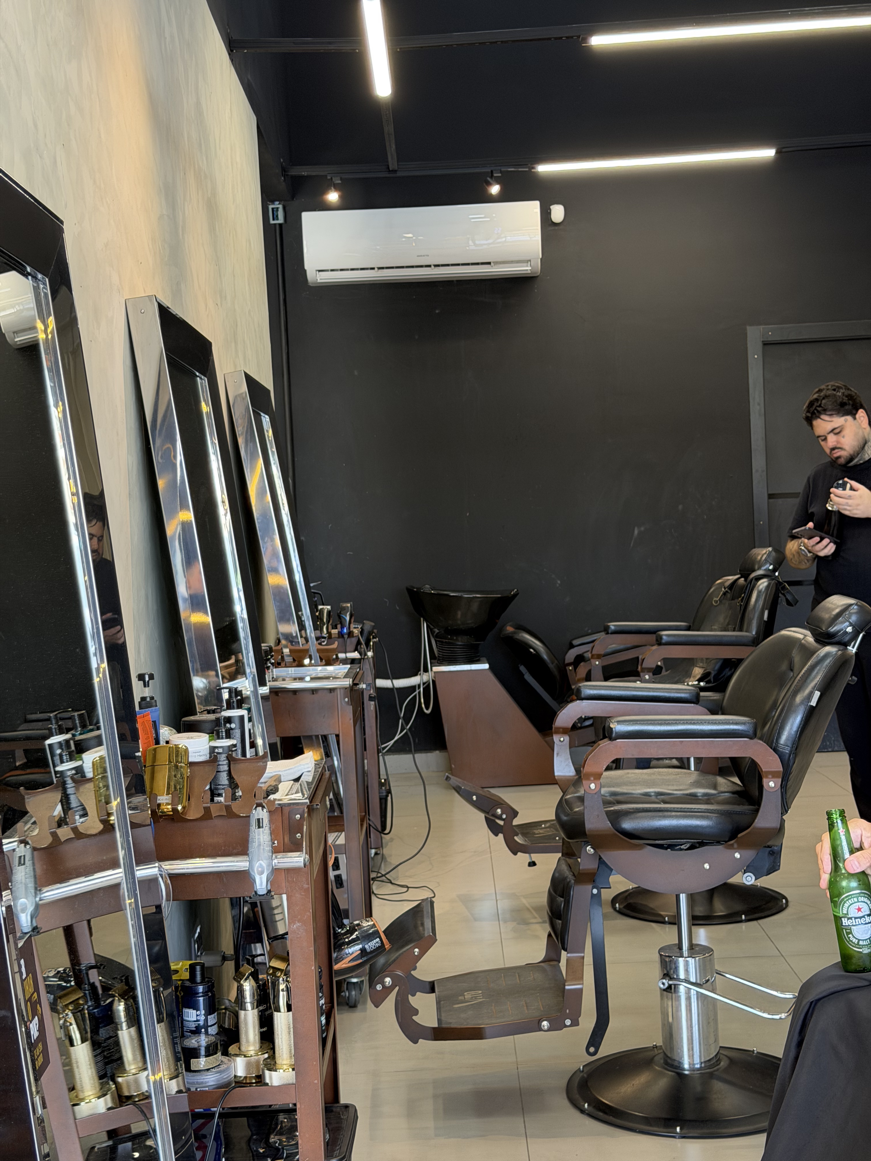 Interior da barbearia Spazio di Vito